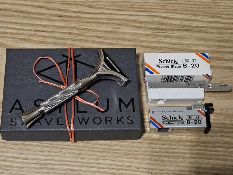 Erledigt/Reserviert bis Geldeingang - Asylum Injector | Forum der Rasur