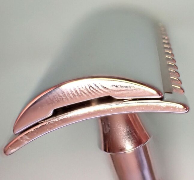 Rasierhobel Merkur 15c mit Klinge PA084316 800px.jpg Rasierhobel Merkur 15c mit Klinge PA084316 800px.jpg