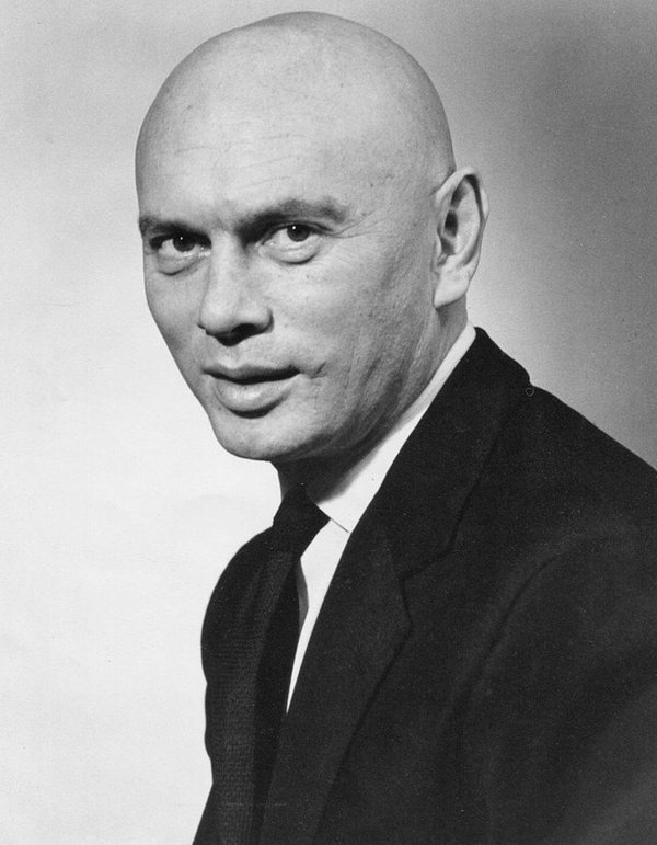 Publicity_press_photo_of_Yul_Brynner_in_1960_(cropped).jpg